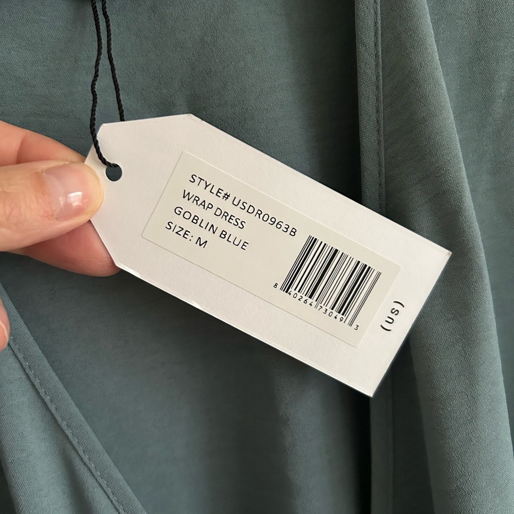 Universal Standard Wrap Dress - Picture 5 of 10
